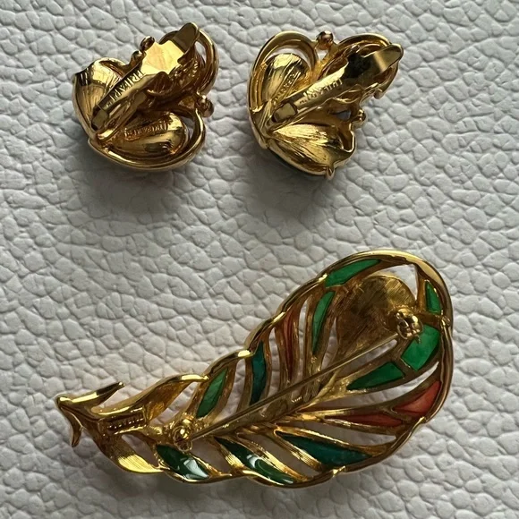 RARE Signed TRIFARI TM Peacock Feather Brooch & clip on earrings set - Picture 6 of 8